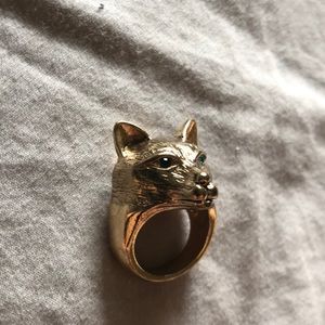 Cat with green eyes ring